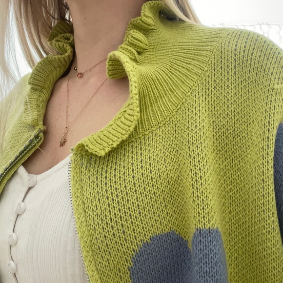 Heart sweater. Thrifted and never worn. - Picture 4 of 6